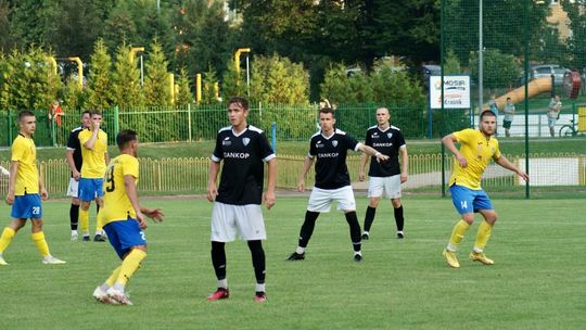 Trzech beniaminków w czołówce IV ligi, Janowianka cieszy się chwilą