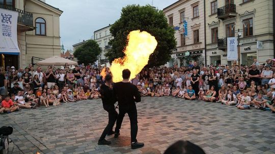 Trzeci dzień Carnavalu Sztukmistrzów – Lublin w rytmie śmiechu, magii i akrobacji