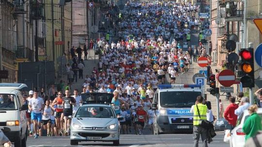 "Trzecia dycha do maratonu": Nocne biegi po Lublinie