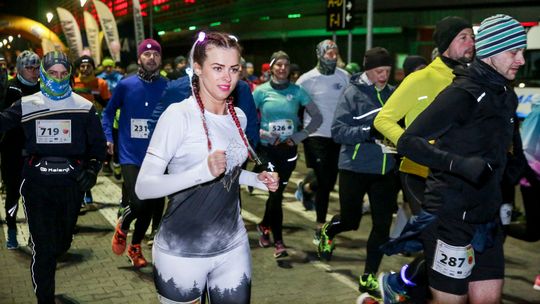 Trzecia Dycha do Maratonu. Ponad 950 zawodników ukończyło nocny bieg [ZDJĘCIA, WYNIKI]