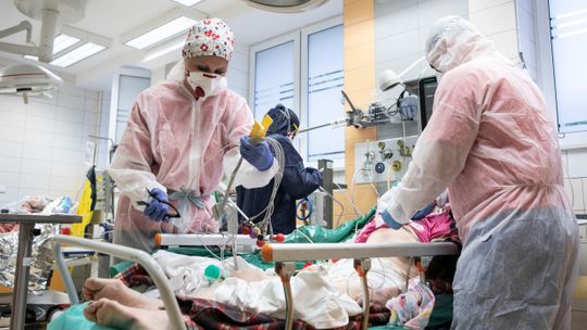 Trzecia fala wirusa przybiera na sile. Szefowa SOR: Nasz oddział znowu będzie zapchany