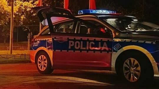 Trzęsła się z zimna, policjantom wskazała dom babci