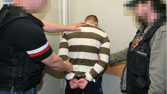 Trzy kobiety straciły 145 tys. złotych. Sebastian K. podawał się za policjanta