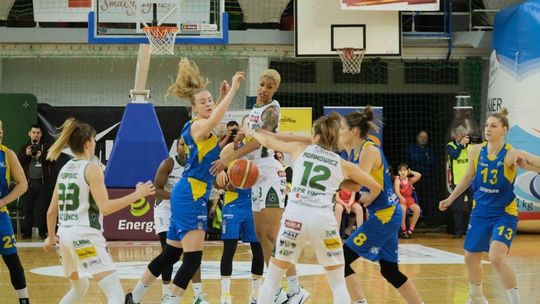Trzy koszykarki Pszczółki Polski Cukier trenują indywidualnie. Dwa pomysły na nowy sezon