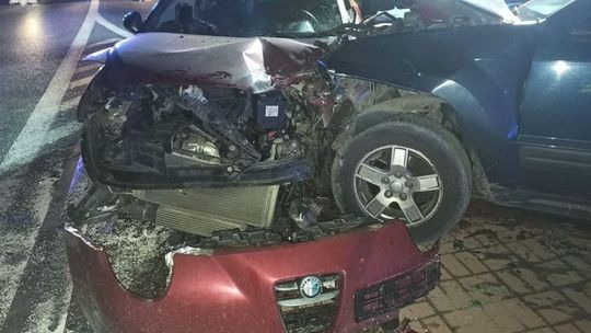 Trzy osoby ranne w wypadku w Łęcznej. Samochody dosłownie się w siebie wbiły