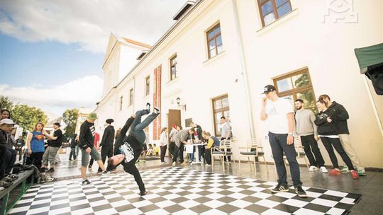 Trzy weekendy z mozaiką. Start Centralnego Placu Zabaw