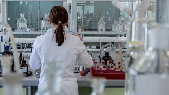 Trzy zaszczepione osoby w szpitalach z powodu indyjskiego wariantu