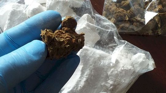 Trzymał w domu amfetaminę, marihuanę i tabletki ecstasy. Grozi mu nawet 12 lat więzienia