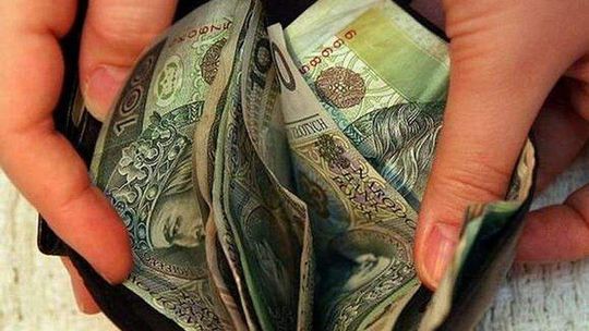 Trzymiesięczne odprawy dla burmistrzów i wójtów to za mało?