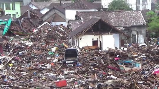 Tsunami w Indonezji. Ponad 400 ofiar, 154 osoby uznaje się za zaginione