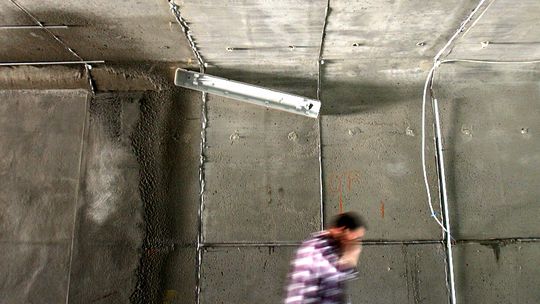 Tunel wzdłuż ul. Kunickiego jeszcze niegotowy, a już zdewastowany
