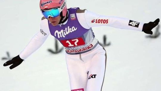 Turniej Czterech Skoczni: Siedmiu Polaków wystąpi w Innsbrucku (wideo)