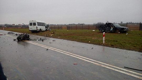 Turowola: Wypadek busa z audi, 22 osoby w szpitalu