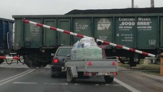 Turystyczna: Szlaban zatrzymał się na dachu samochodu. "To mogło skończyć się tragicznie"