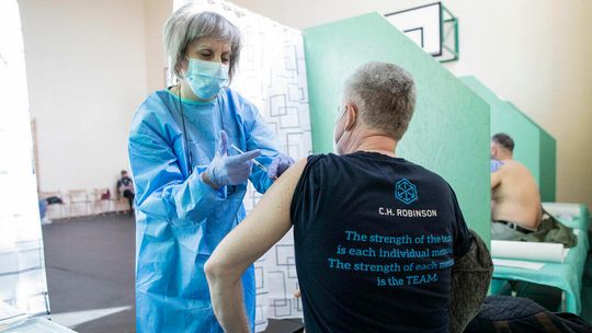 Twoje szczepienie AstrąZeneką może zostać odwołane. Są kłopoty z dostawami