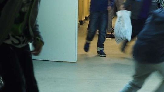 ”Ty debilu, cioto”, „Co ty k... robisz?”. Nauczycielka miała popchnąć i wyzywać ucznia