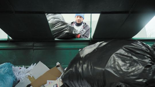 Tylko 1 zł za tonę makulatury. "Tektury nikt nie przyjmuje, nawet za darmo"