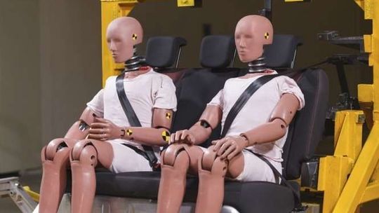 "Tylko głupek zrobiłby to jeszcze raz". Jak wyglądają testy zderzeniowe?