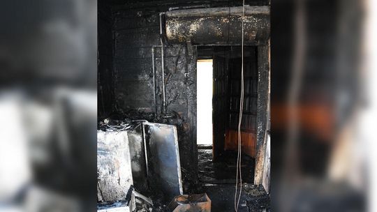 Tylko jednemu z mieszkańców udało się uciec. Ciało drugiego znaleziono w środku