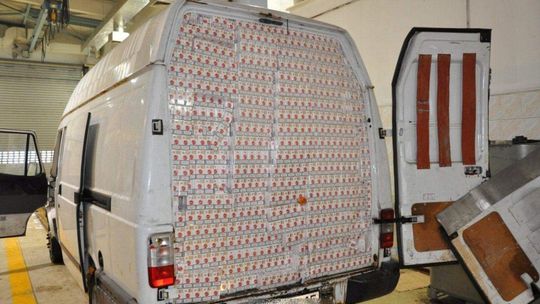 Tylne drzwi zespawane, a w środku atrapa