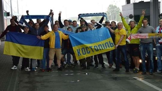 Tysiące kibiców z Ukrainy wjechało do Polski. Jadą do Warszawy