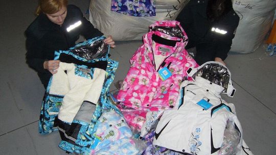 Tysiące podrobionych ubrań i butów w rękach celników