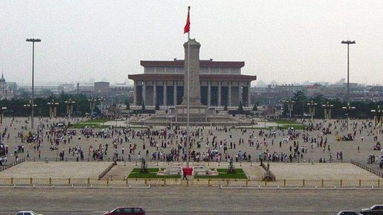 Tysiące policjantów zmobilizowanych w 25. rocznicę masakry na Tiananmen (wideo)