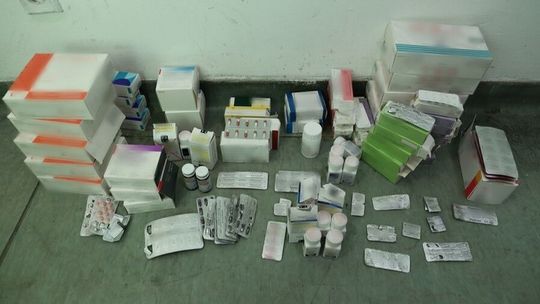 Tysiące tabletek i setki ampułek. KAS zatrzymała nielegalne farmaceutyki na granicy