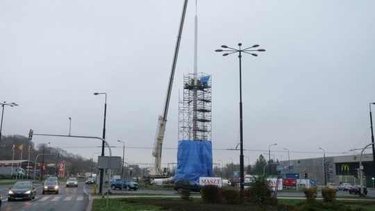 Tysiąclecia: Zamkną jezdnię, bo budują maszt