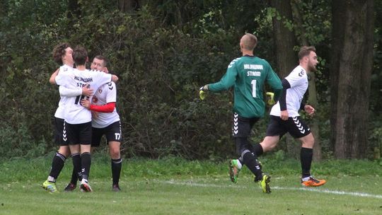 Tytan Wisznice - Kujawiak Stanin 3:3. Napastnicy w bramce i powrót z dalekiej podróży