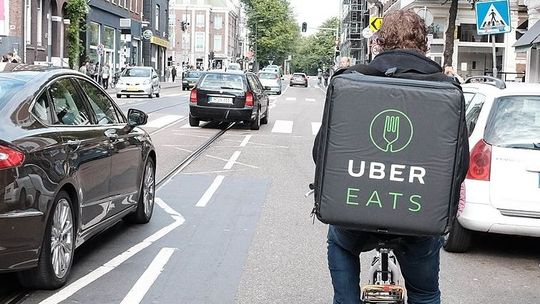 Uber Eats w Lublinie. Wiadomo kiedy wystartuje popularna usługa dowozu jedzenia
