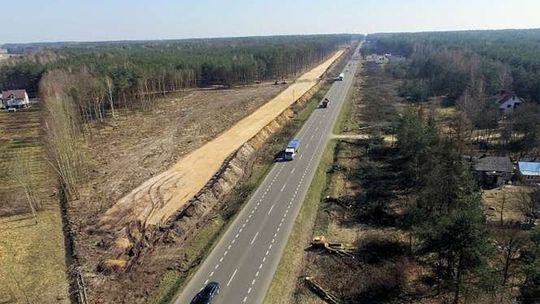 Ubyło drzew, przybyło maszyn. Tak wygląda budowa nowego odcinka S17