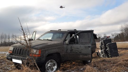 Uchańka: Strażnicy przejęli JEEP-a zładowanego papierosami