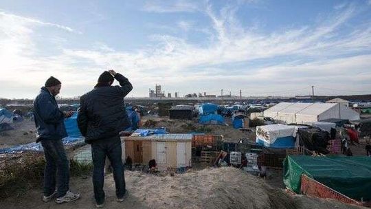 Uchodźcy w Calais nękają przewoźników z Białej Podlaskiej. "Wybijają szyby, tną plandeki"