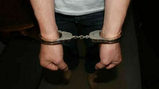 Ucieczka przed policją. 34-latek wyskoczył z drugiego piętra 