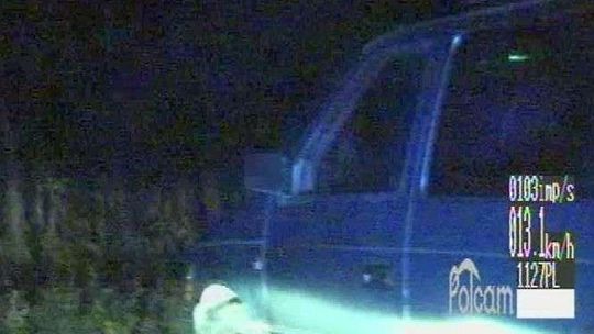 Ucieczka przed radiowozem zakończona w polu. Kierowca miał sporo na sumieniu