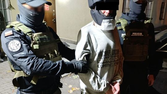 Ucieczka więźnia, który zabił ojca i brata. Dwóch strażników skazanych na rok za kratkami Ucieczka więźnia, który zabił ojca i brata. Dwóch strażników skazanych na rok za kratkami