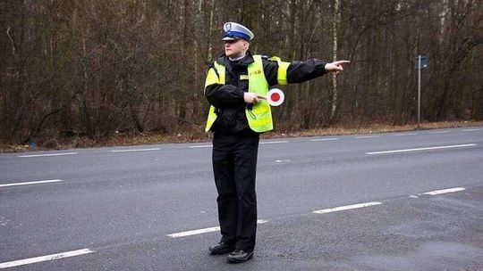 Uciekał przed policją, bo tak doradzili mu pasażerowie