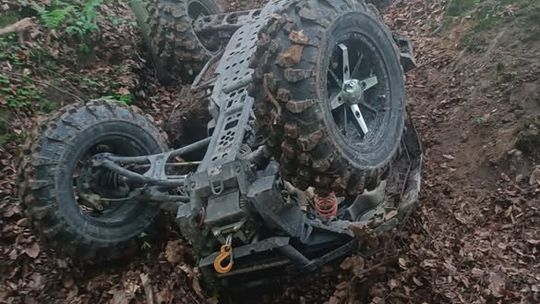 Uciekał rowerem przed policją. Wpadł do zbiornika wodnego
