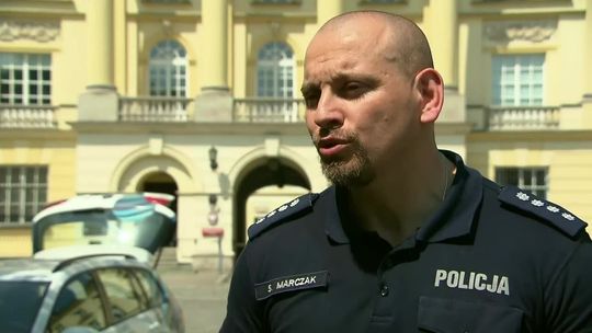 Uciekał skradzionym autem. Policjanci użyli broni