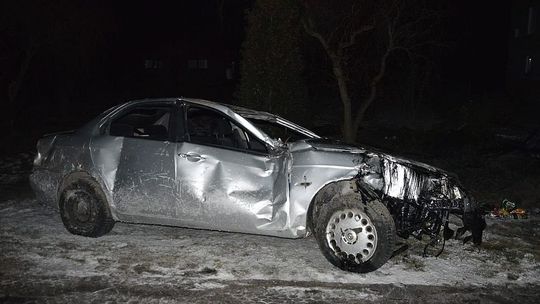 Uciekali przed policją, padły strzały. Źle to się dla nich skończyło