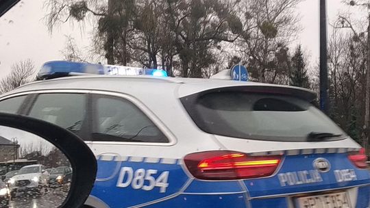 Uciekł, ale zostawił policjantom swoje dokumenty i narkotyki