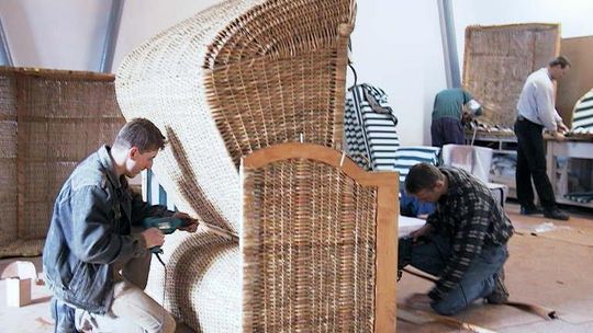 Uczą, wychowują i  budują świątynie