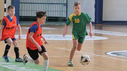 Uczcili pamięć bohaterów na parkiecie (zdjęcia)