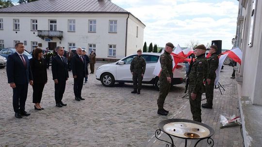 Uczcili pamięć pomordowanych w zbrodni katyńskiej i ofiar katastrofy w Smoleńsku