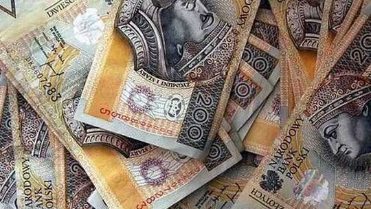 Uczciwi licealiści znaleźli kilka tysięcy zł i oddali policji