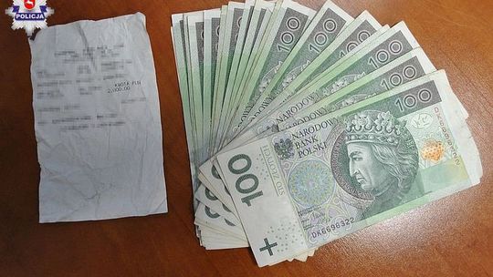 Uczciwy znalazca. Odniósł pieniądze na policję 
