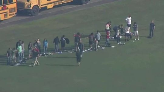 Uczeń wszedł do szkoły ze strzelbą i zabił co najmniej 8 osób