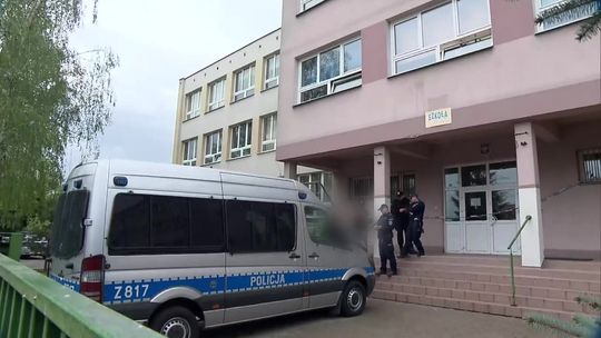 Uczeń zabił nożem ucznia w szkole w Warszawie [wideo]