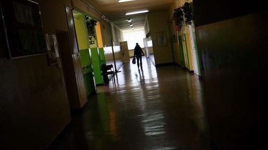 Uczeń zastraszał, obmacywał koleżanki i chciał zmusić je do seksu